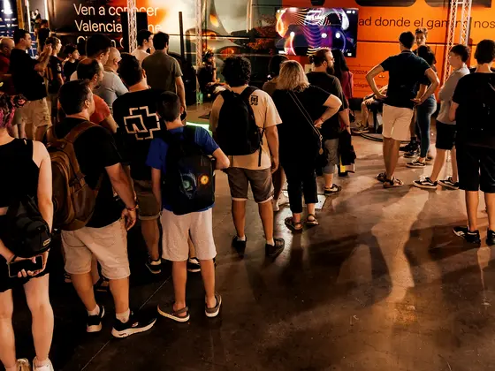 Cola de público en el festival